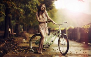 Beautiful-barefoot-girl-bicycle-fall-1281x801